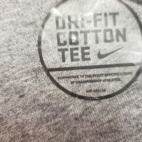 Nike tshirt - Picture 3 of 3